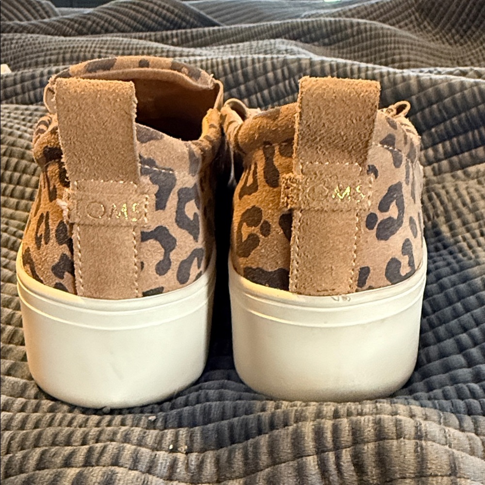 TOMS Leopard Print Slip-On Flats in Tan and Brown - Picture 5 of 5